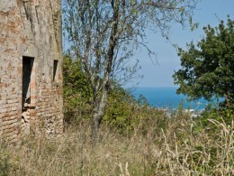 OLD FARMHOUSE WITH SEA VIEW FOR SALE IN LE MARCHE Country house to restore with panoramic view in central Italy