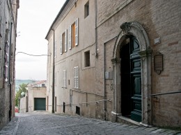 APARTMENT RENOVATED IN THE HISTORICAL CENTER OF FERMO IN MARCHE