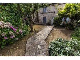 APARTMENT WITH GARDEN IN THE HISTORIC CENTER OF FERMO in the Marches in Italy